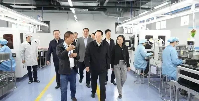 江西省省委书记易炼红一行莅临冰球突破豪华版南昌第二制造中心调研指导