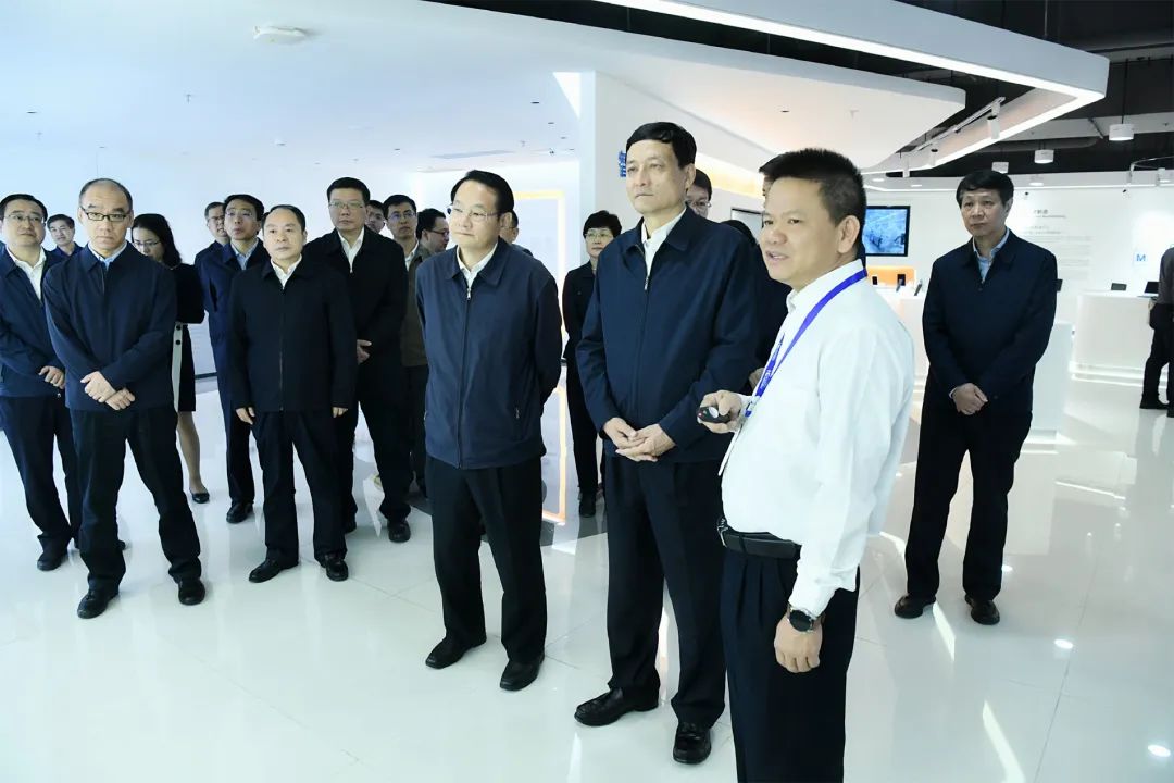 国家工信部部长肖亚庆一行莅临冰球突破豪华版技术调研考察